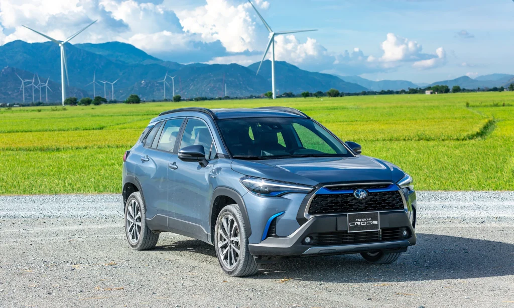 đầu xe Toyota Corolla Cross 2024 màu xanh xám