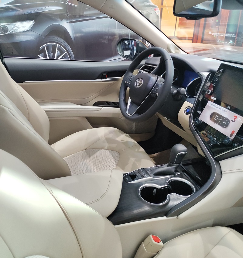nội thất màu kem xe Toyota Camry 2022