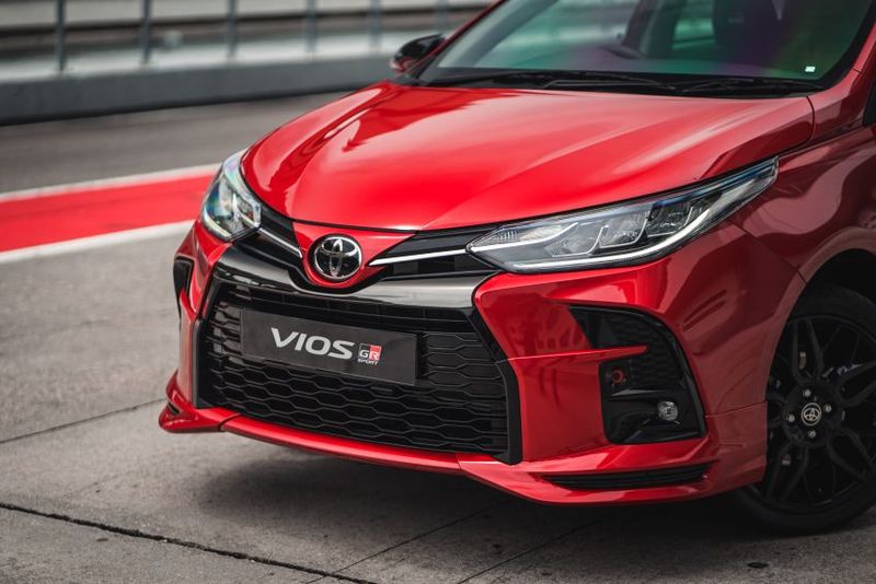 đầu xe Vios 2023 màu đỏ
