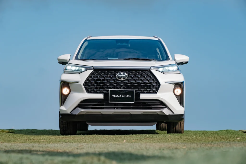 đầu xe Veloz Cross 2024 màu trắng