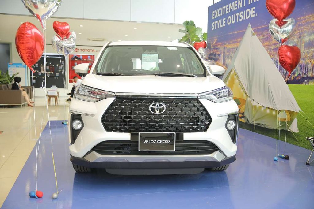 lễ bàn giao xe Veloz Cross tại Toyota Mỹ Đình
