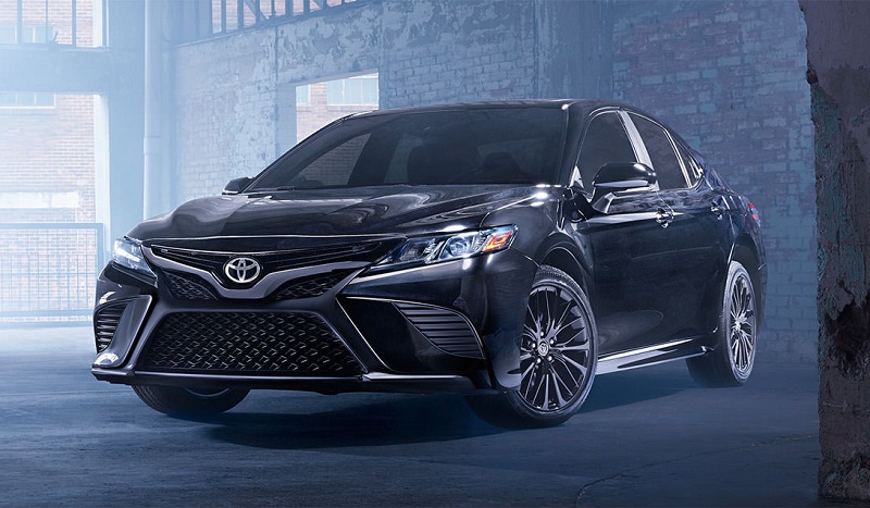 xe Camry 2023 2.0Q màu đen