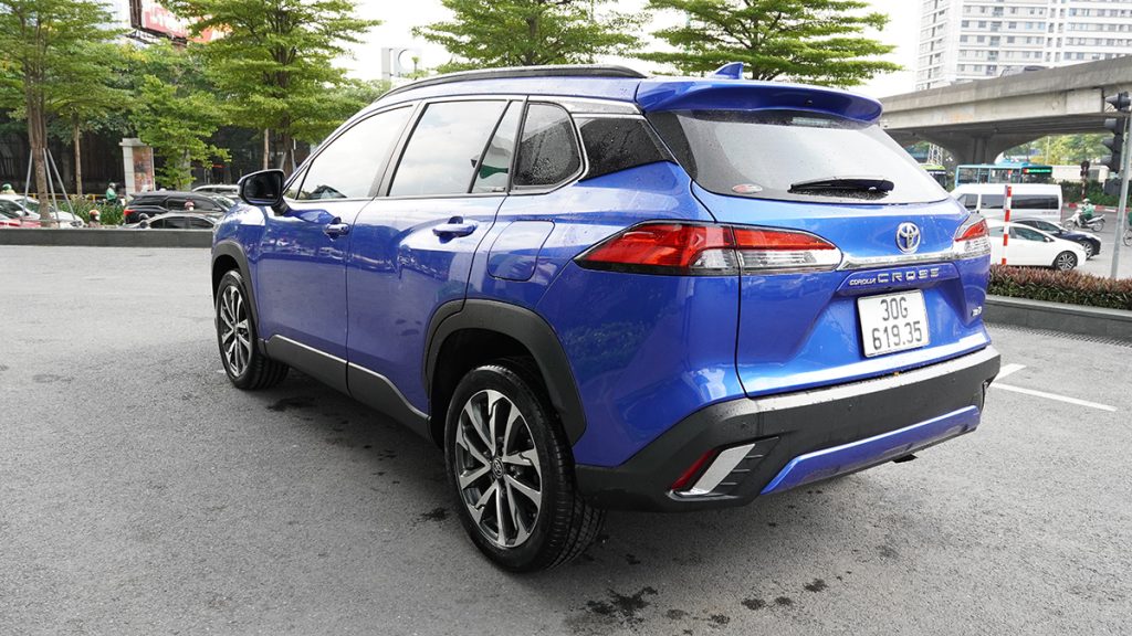 đuôi xe Corolla Cross 2023 màu xanh