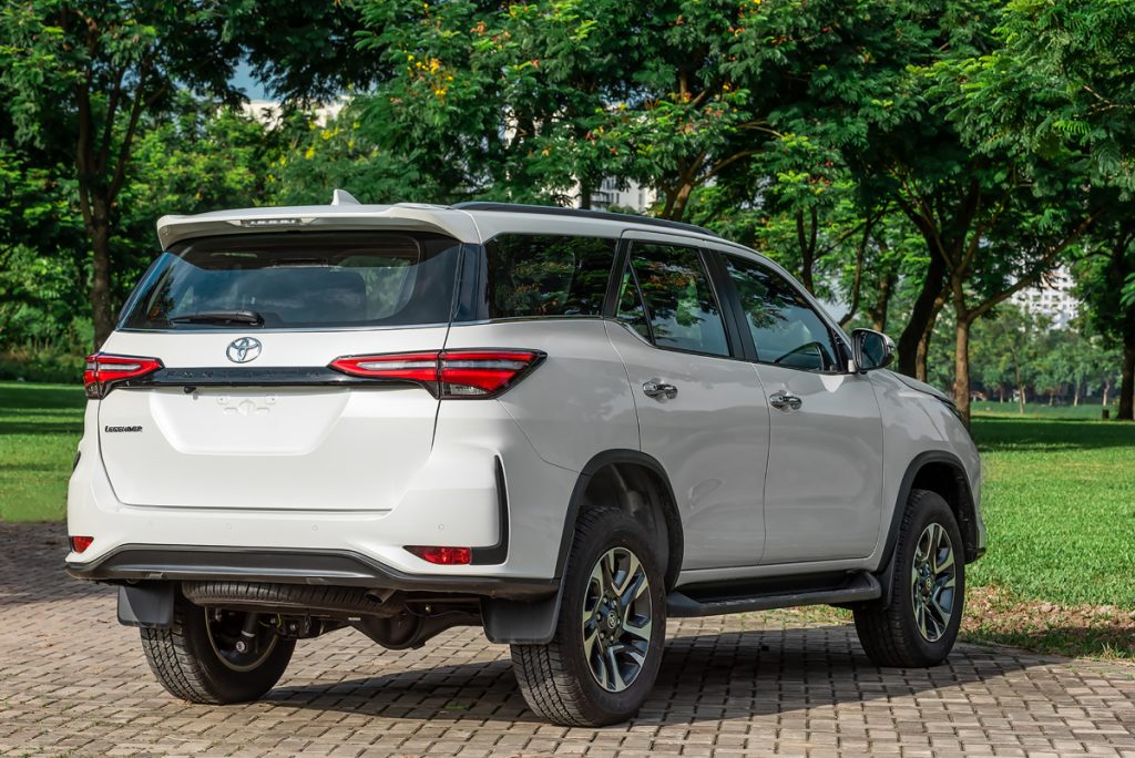 đuôi xe Toyota Fortuner 2024