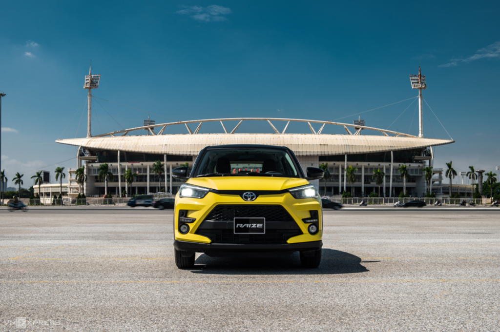 Xe Toyota Raize màu vàng